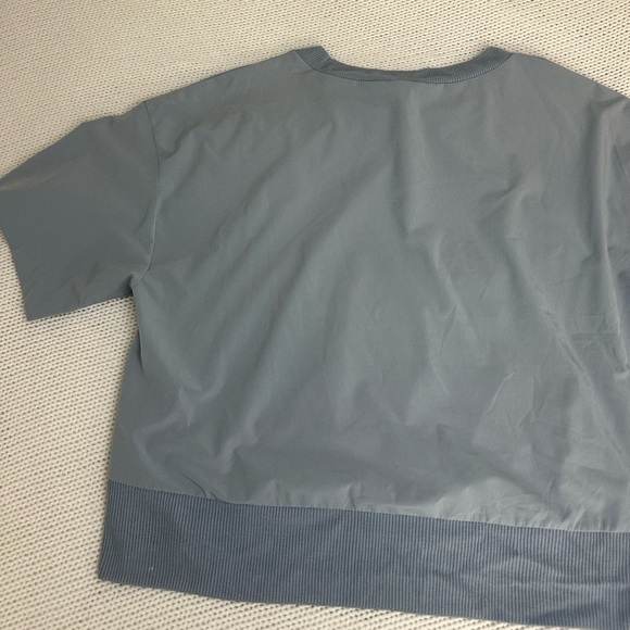 Athleta Ice Blue Zephyr Crop Tee Size M - Picture 13 of 13